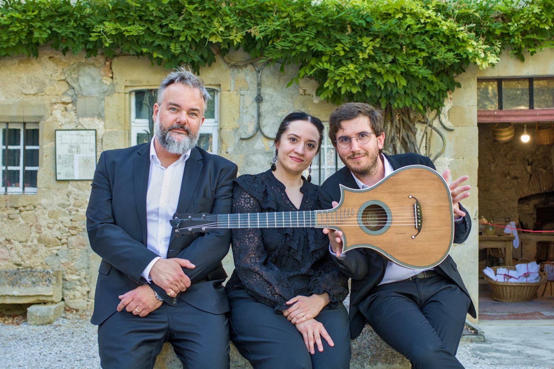Musiciens d’Ut Musica Poesis devant le château