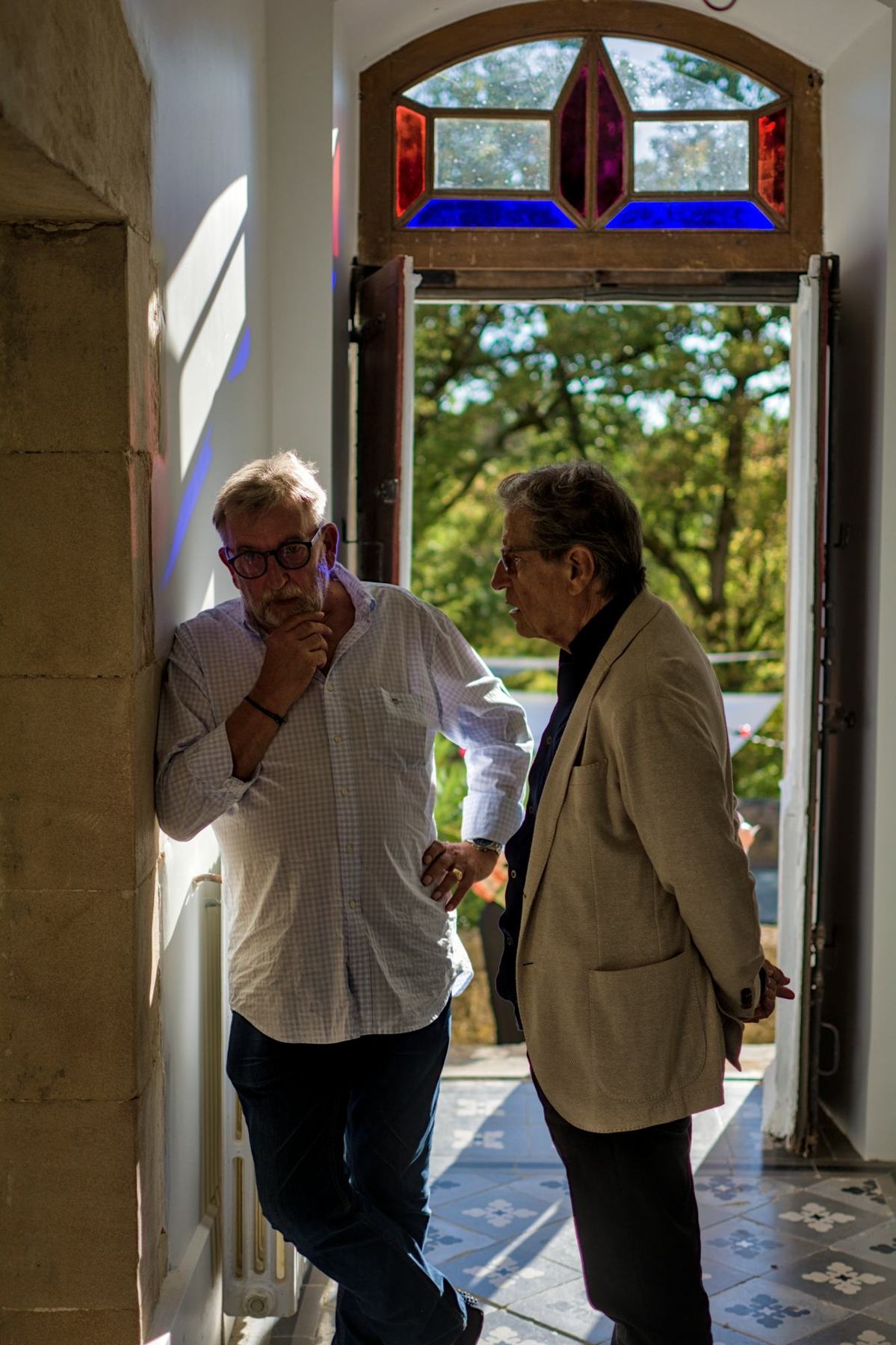 Porte du château et son imposte à vitraux